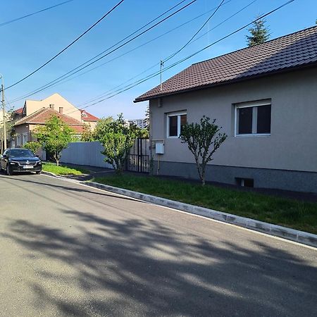 Carla'S Place Ap 2 Oradea Ngoại thất bức ảnh