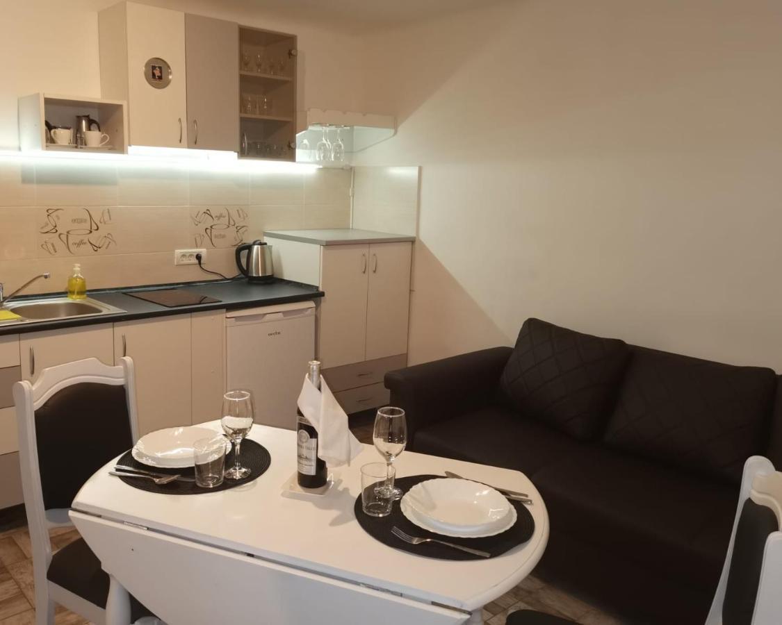 Carla'S Place Ap 2 Oradea Ngoại thất bức ảnh