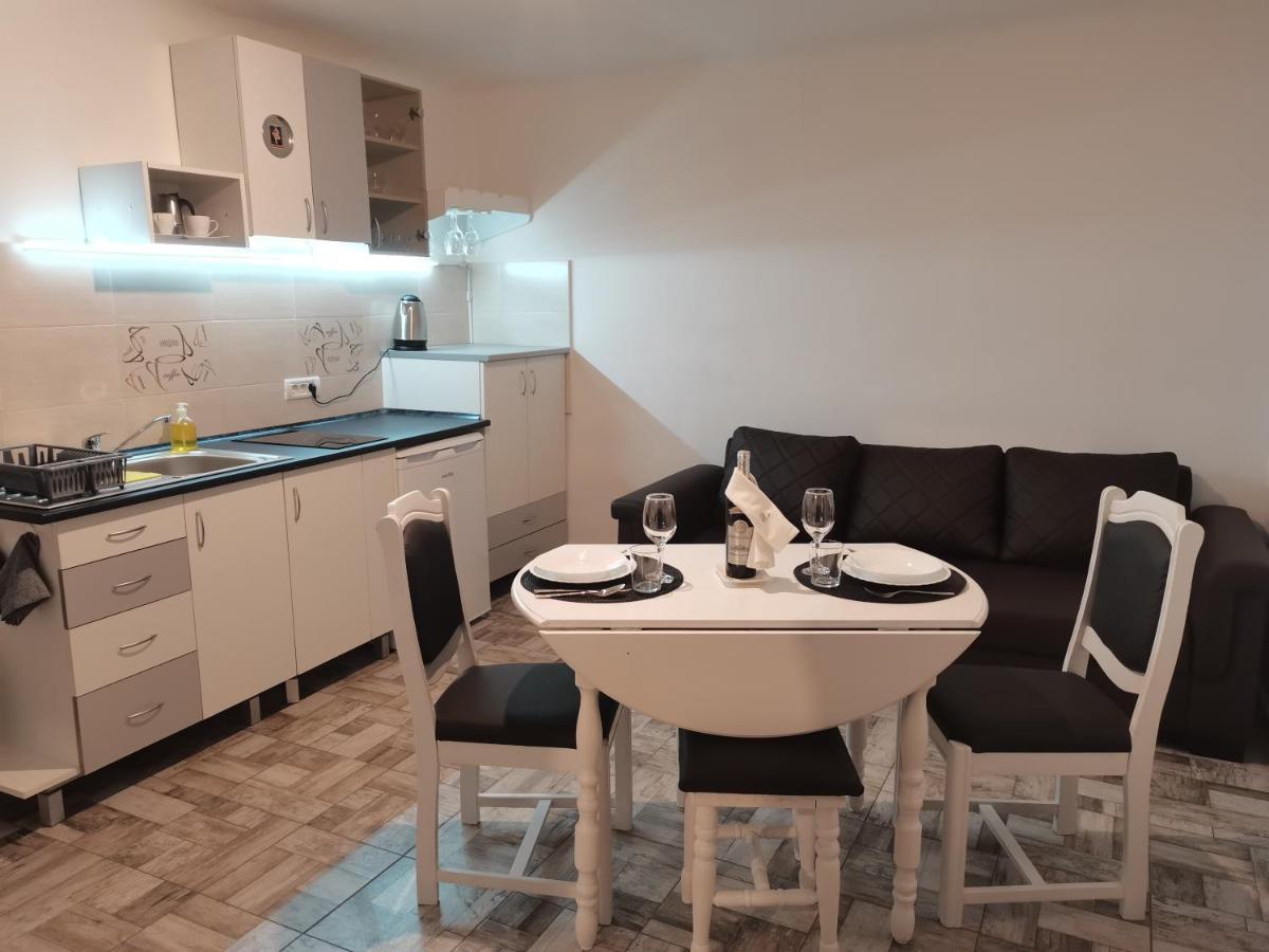 Carla'S Place Ap 2 Oradea Ngoại thất bức ảnh