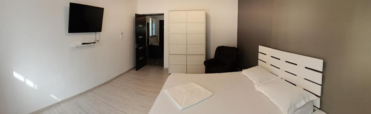 Carla'S Place Ap 2 Oradea Ngoại thất bức ảnh